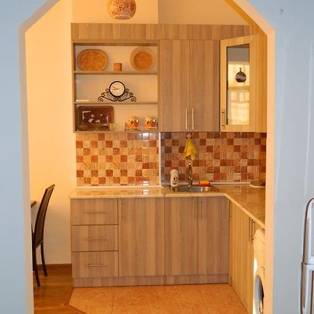 Apartment On Aleksandr Pushkin Street تبليسي المظهر الخارجي الصورة