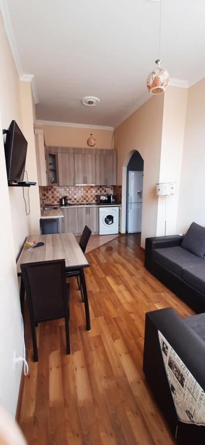 Apartment On Aleksandr Pushkin Street تبليسي المظهر الخارجي الصورة