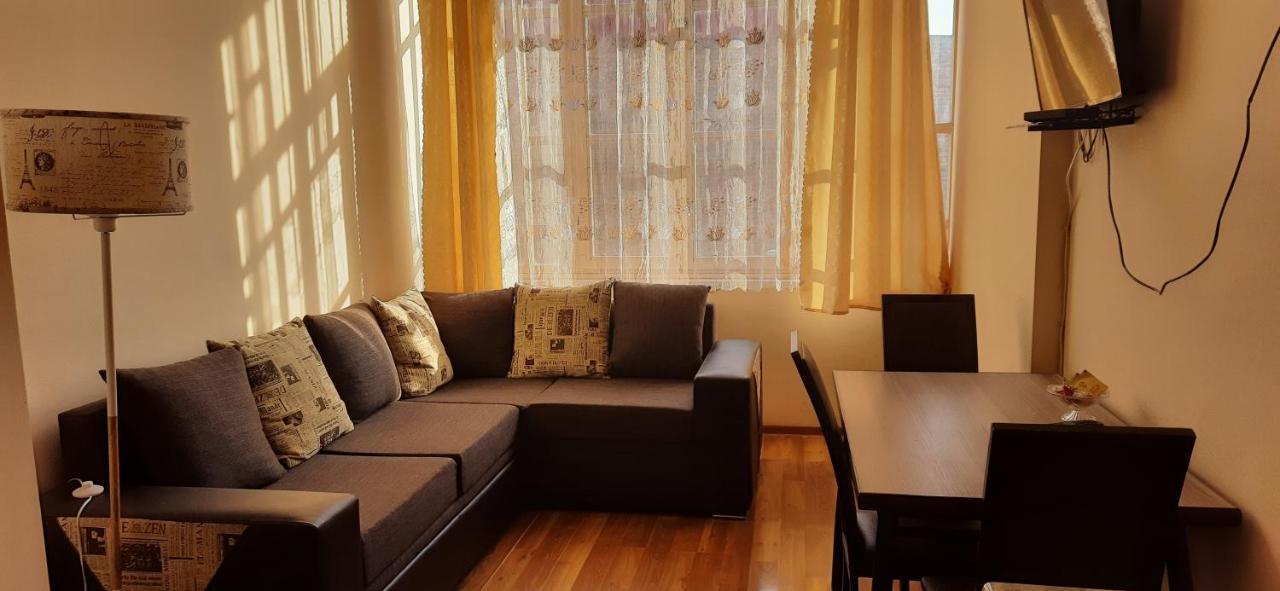 Apartment On Aleksandr Pushkin Street تبليسي المظهر الخارجي الصورة