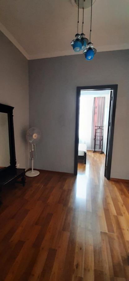 Apartment On Aleksandr Pushkin Street تبليسي المظهر الخارجي الصورة